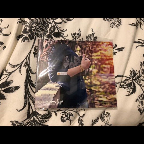 PoppyClips red with stars NWT - Picture 3 of 3